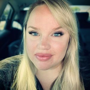 Meet your Posher, Lyonna